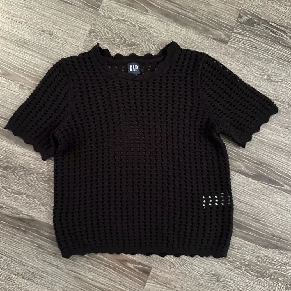 Gap Short Sleeve Crochet Sweater